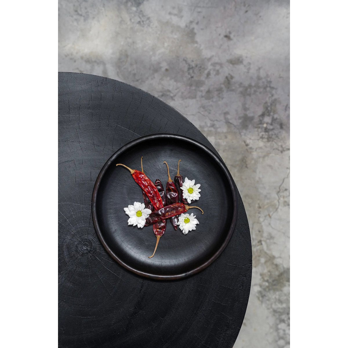 Assiette en terre cuite brûlée Burned Classic – Noir – M | Bazar Bizar