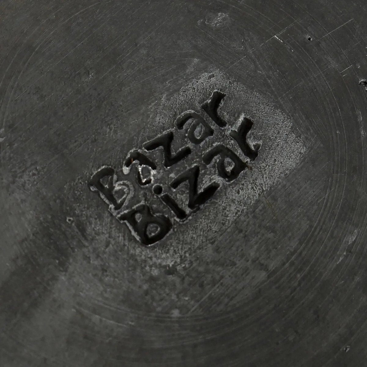 Assiette en terre cuite brûlée Burned Classic – Noir – M | Bazar Bizar