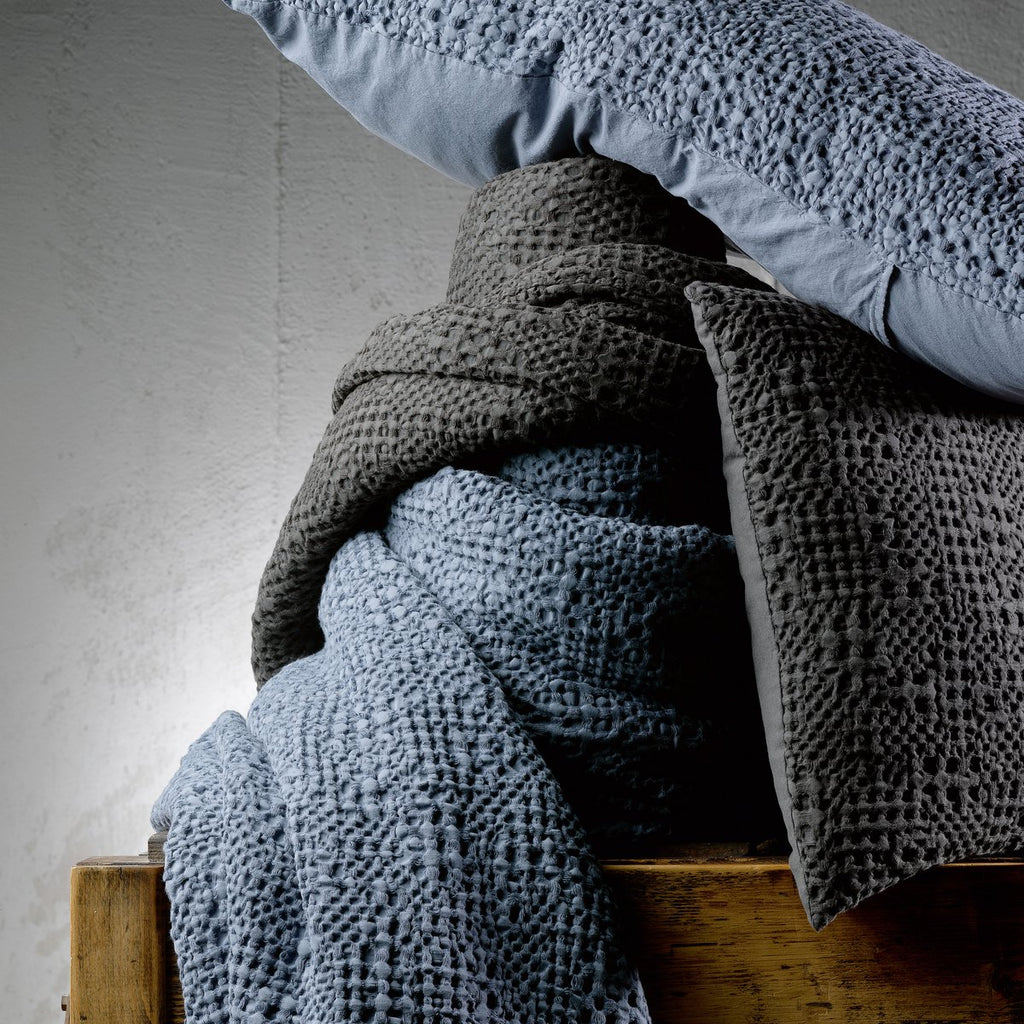 Jeté de lit Tana Carbone en coton stonewashed 180 × 260 cm