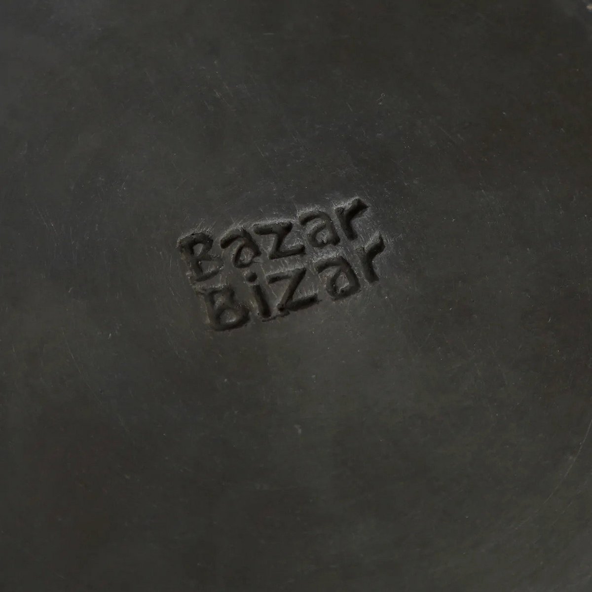 Assiette en terre cuite brûlée Burned Classic – Noir – L | Bazar Bizar