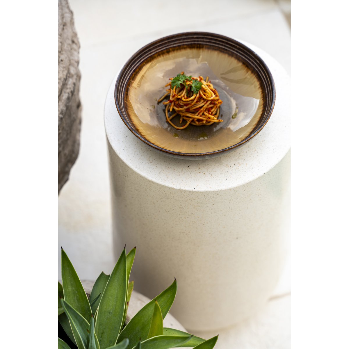 Assiette creuse à pâtes en grès Comporta – L | Bazar Bizar