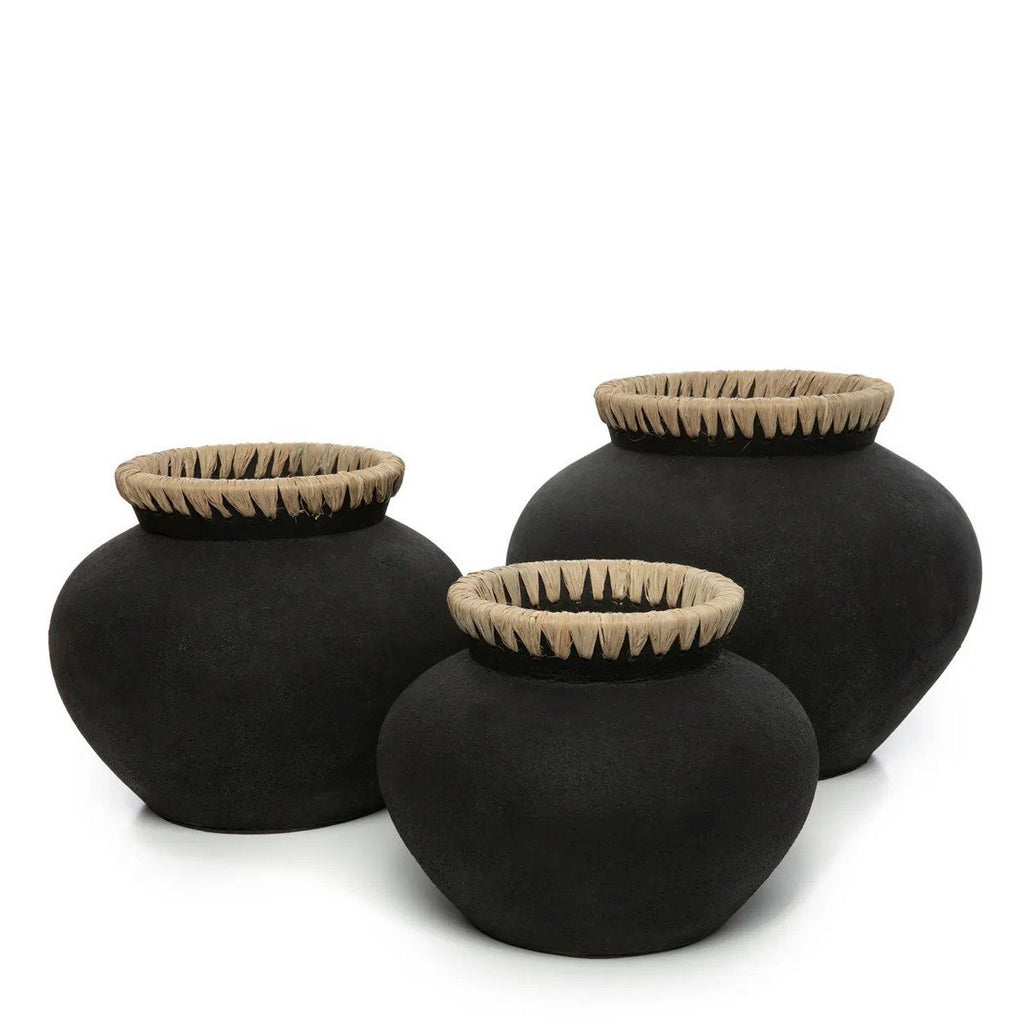 Vase en terre cuite et raphia Styly – Noir Naturel – M | Bazar Bizar